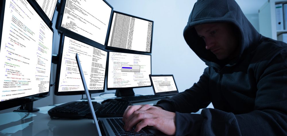 hacker kiberbűnöző