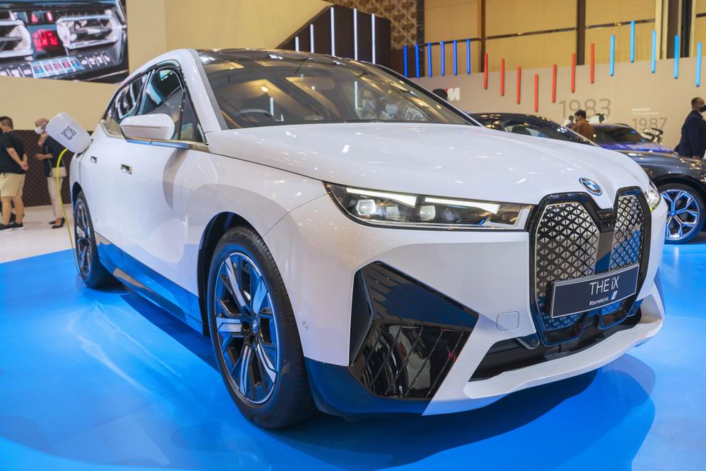 BMW iX