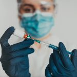 Jóváhagyta az első mRNS-alapú influenzaoltást az amerikai szövetségi gyógyszerhatóság